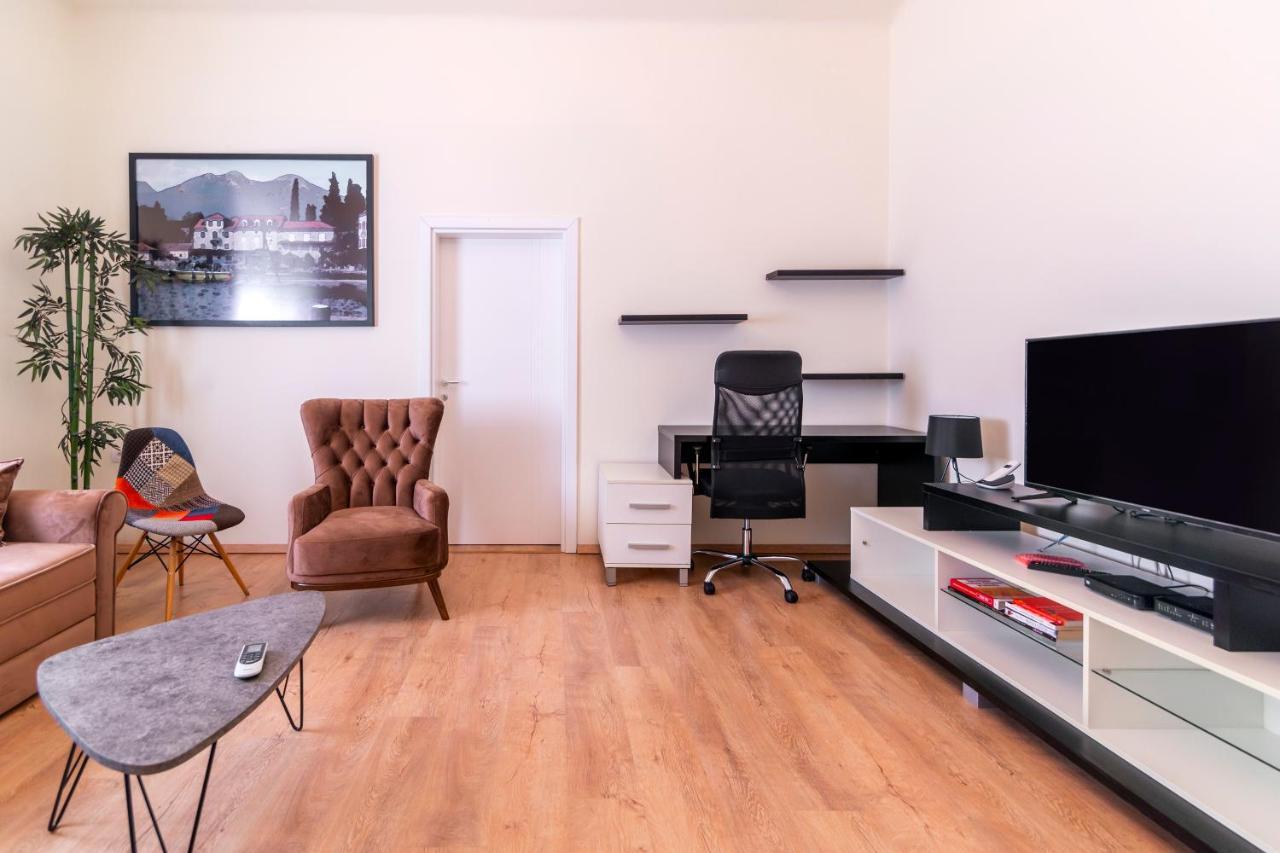 Jevrejska - Central Apartment With Free Parking Novi Sad Exterior photo